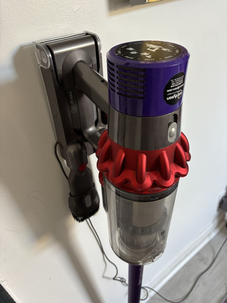 Dyson v10 Прахосмукачка
