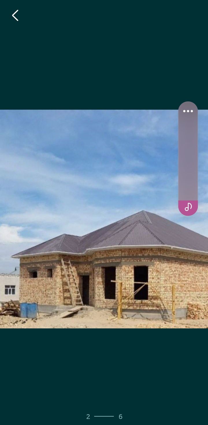 Бригада узбеков стройт дома и коттедж кладка  и крыша,  штукатурка
