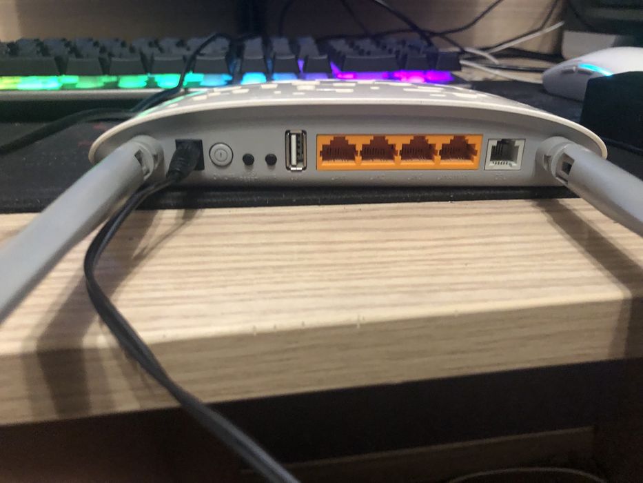 Роутер  tp-link