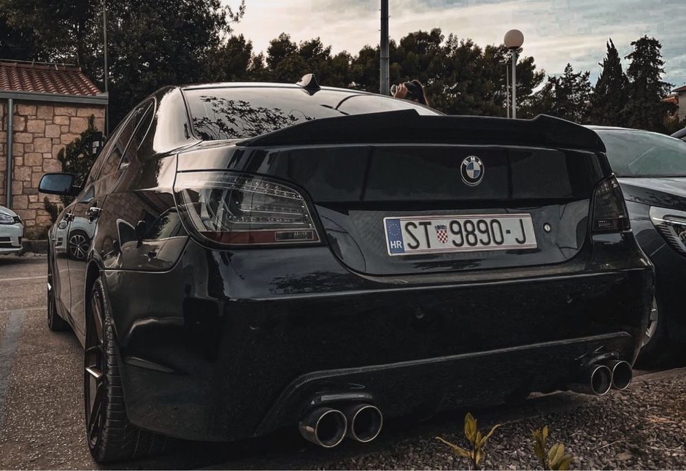 Eleron Lip Codita Portbagaj BMW E60 Negru lucios PSM M4