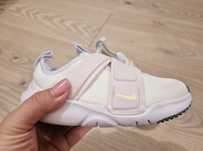Adidasi Nike fetite originali marimea 27