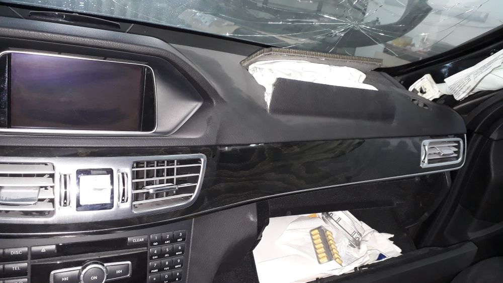 Перетяжка салона торпедо панели.Srs Airbag. Пошив салона реставрация