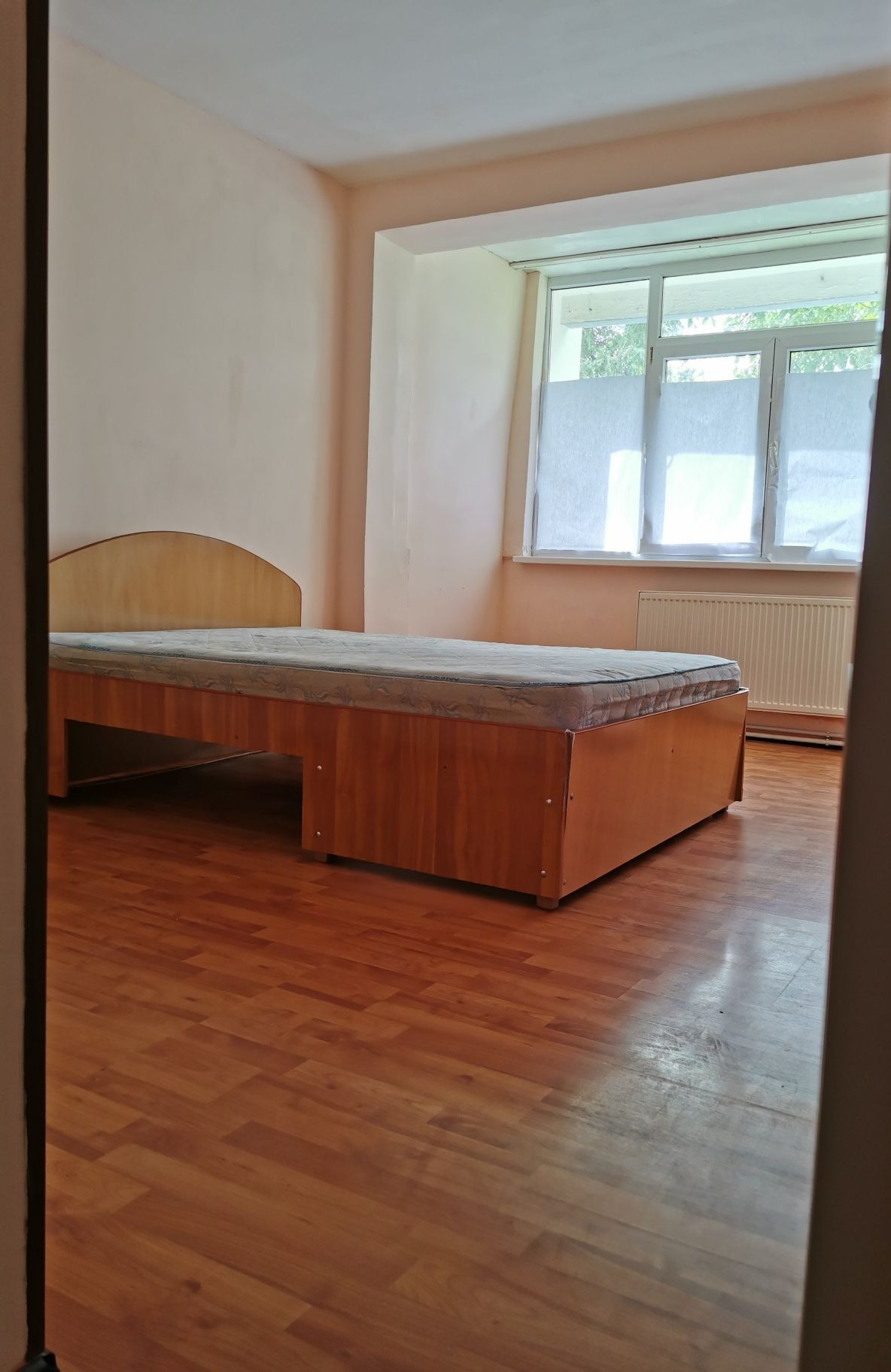 Inchiriez apartament in Tiglina2, cu trei cam. direct de la proprietar