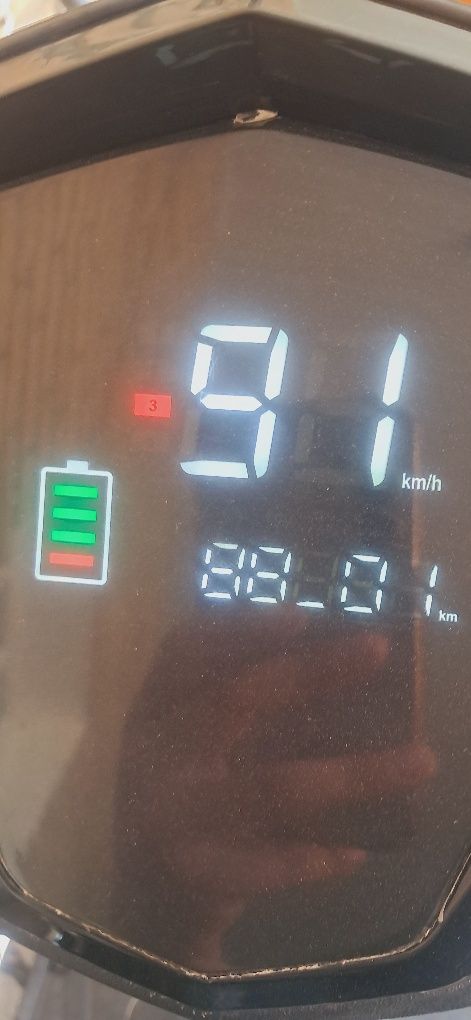 Skuter elektroni