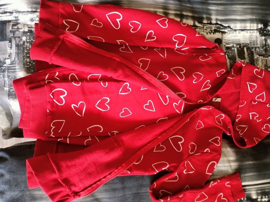 Костюм для девочки от 10- 12лет.Х/б приятный на тело.