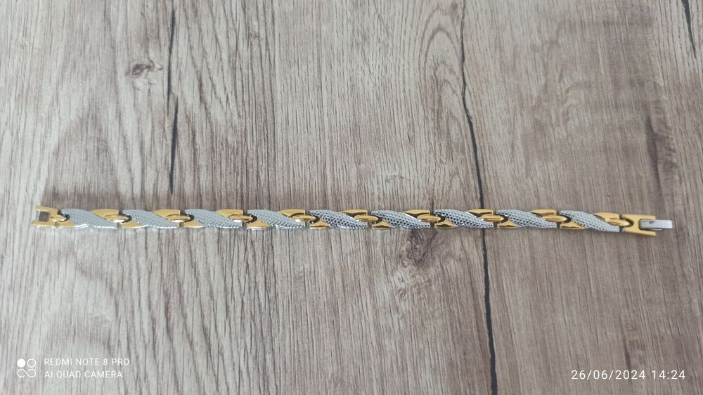 Brățară bărbătească cu model dragon și magneți pe interior .