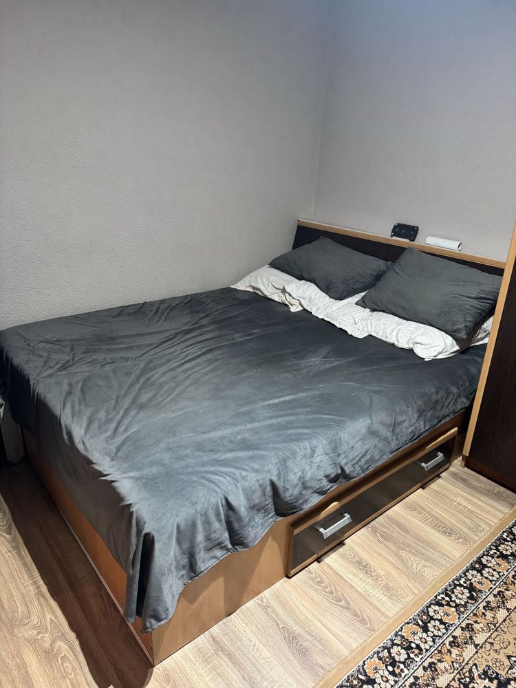Vand pat 160/200 cm si saltea spuma cu memorie