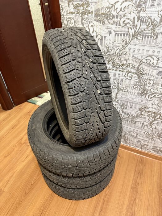 Продам комплект резины зима 195/60R15