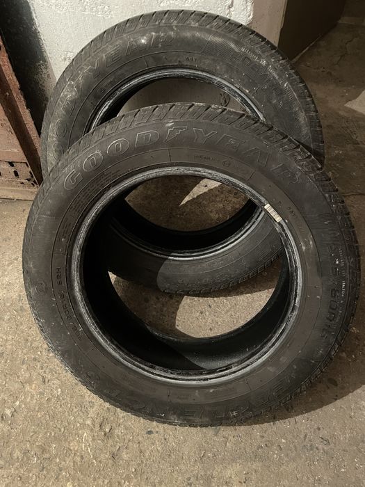 Vand 2 cauciucuri de vara