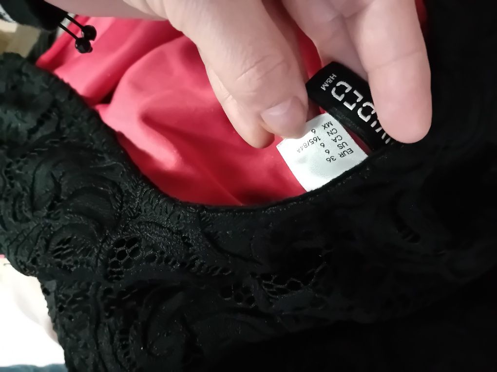 Rochie neagră din dantelă