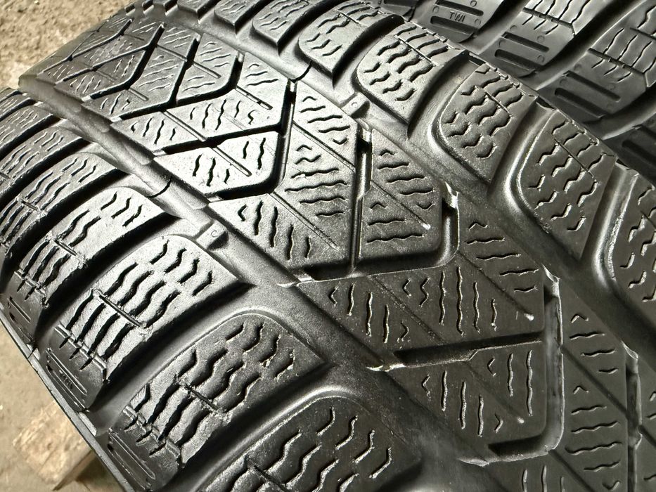 2x Anvelope iarna 215/60 r16 seal - Pirelli Sotto Zero 3 Winter