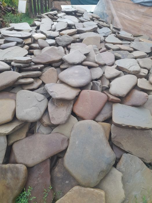 Vând piatra naturala urgent