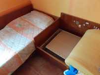 2 кревата с изолационни рамки, пружини и дунапрени 80/190 см.