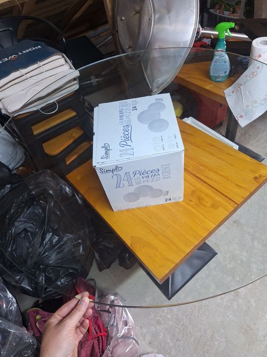 Masa rotunda sticla cu 4 scaune maro,  400 lei