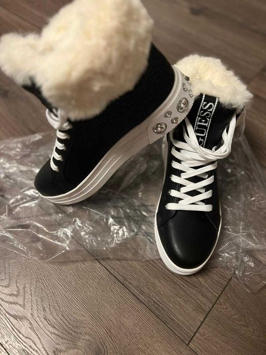 Спортни обувки Guess