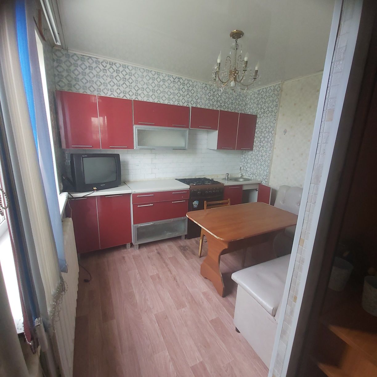 Продается 3-х комн кв. с.Зеренда  микр 10 кв4 уютный  теплый