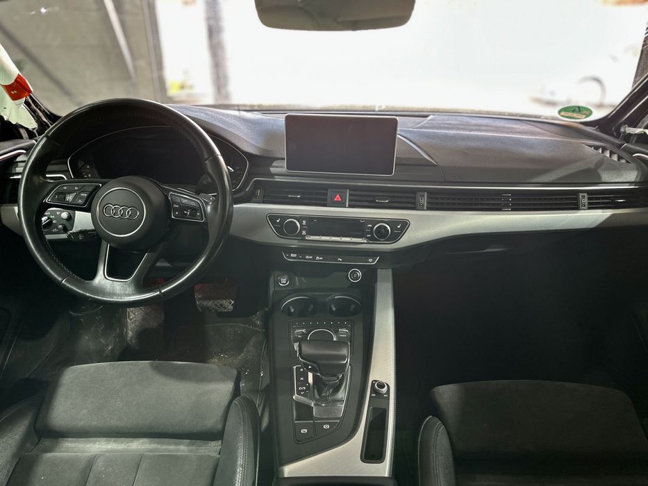 Audi A4 S-line 2019 2.0 190cp Usor Avariat PRET FIX