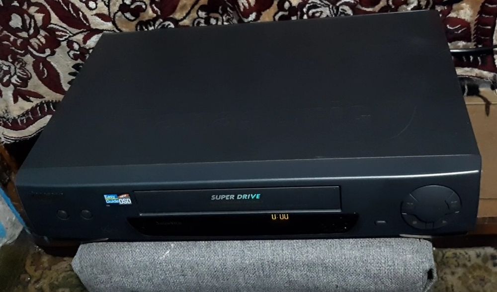 Vând videorecorder panasonic stereo 6 head