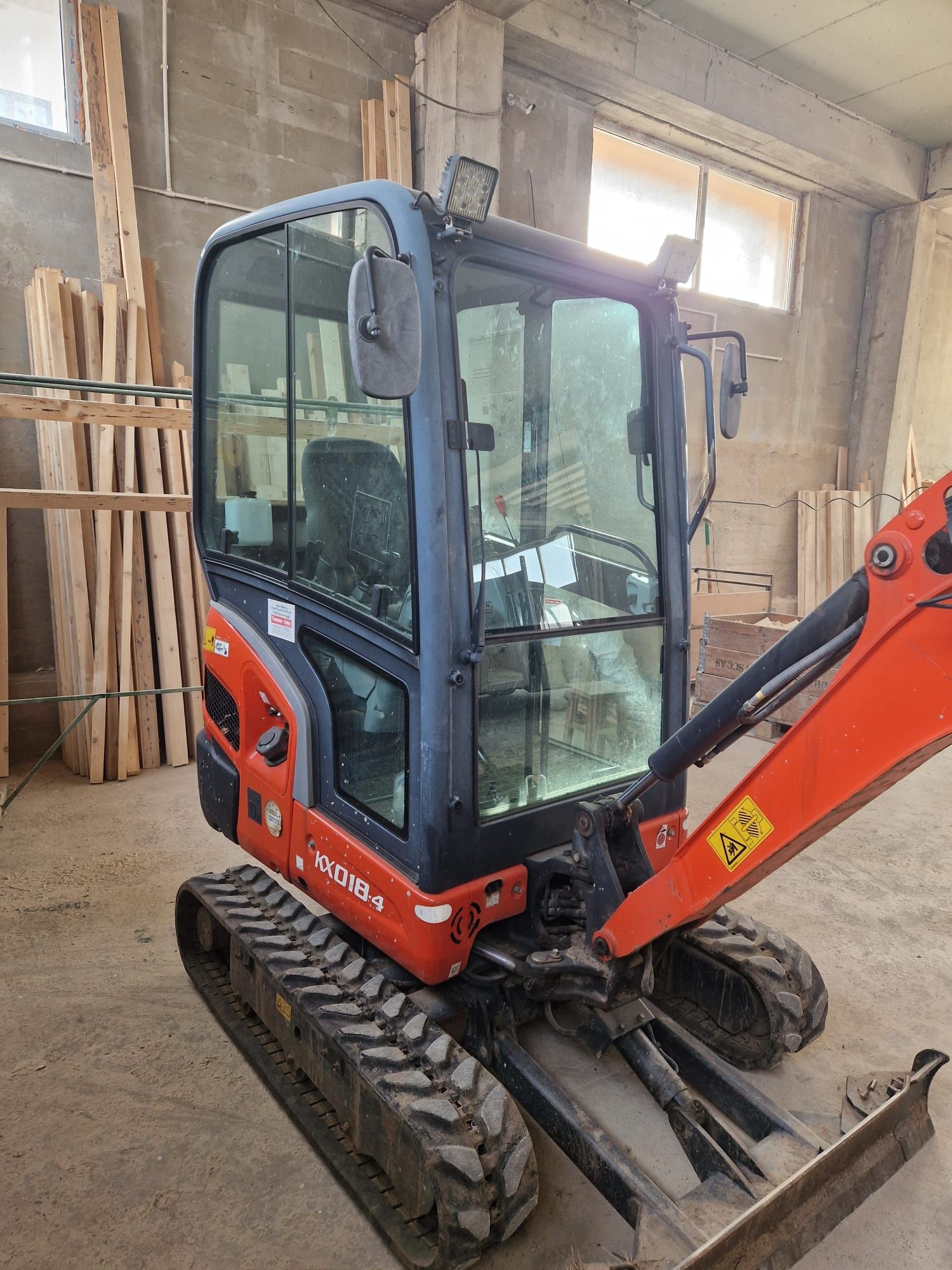 Închiriez/ Vând miniexcavator KUBOTA KX018-4