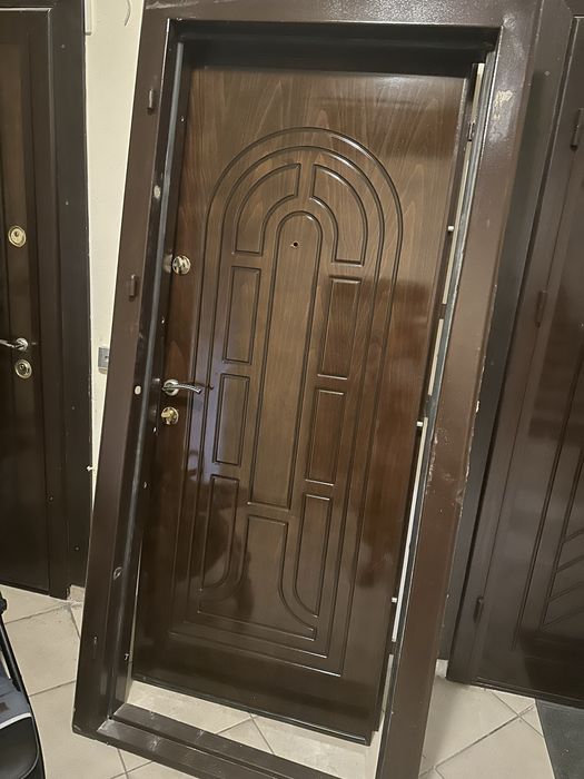 Дверь железная входная б/у