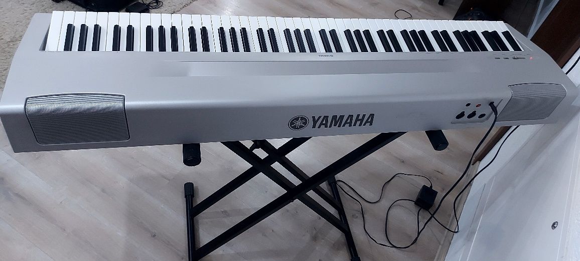 Pian electric , pianina , orga , yamaha