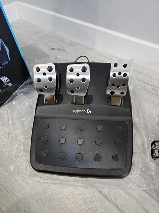 Logitech G29 (set volan cu schimbător + platformă NanoRS pliabilă)