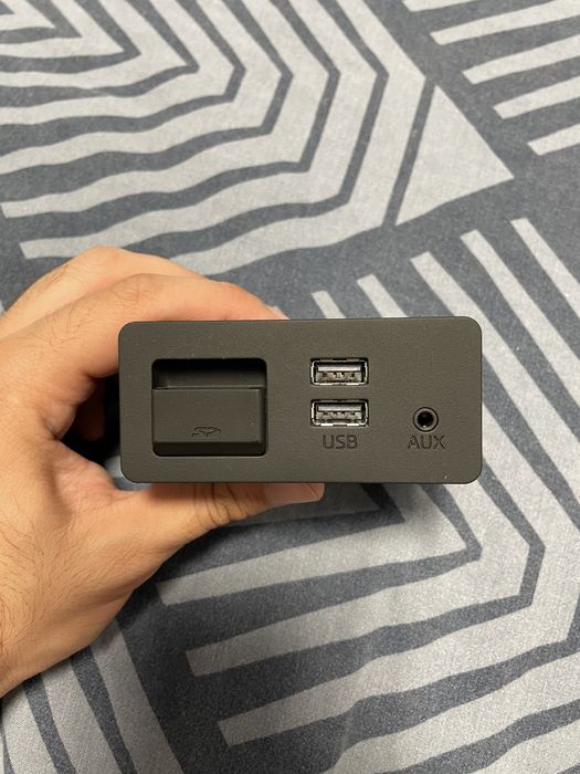 USB Hub за Mazda