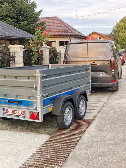 Dubă cu 6 locuri plus remorca de închiriat