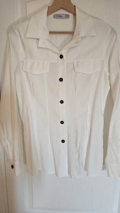 Продавам бяла риза