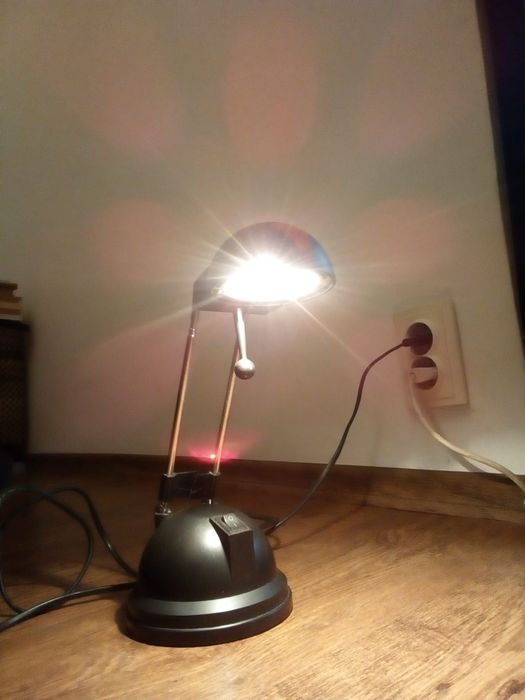 London bus și lampi de birou