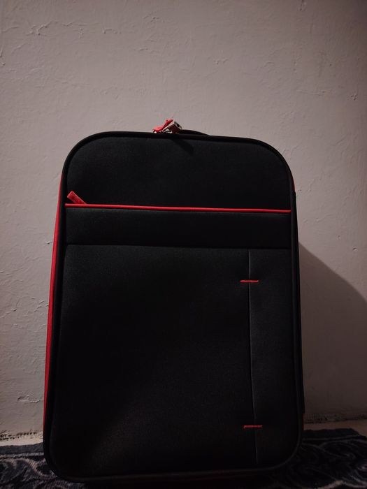 Troler negru in stare foarte bună