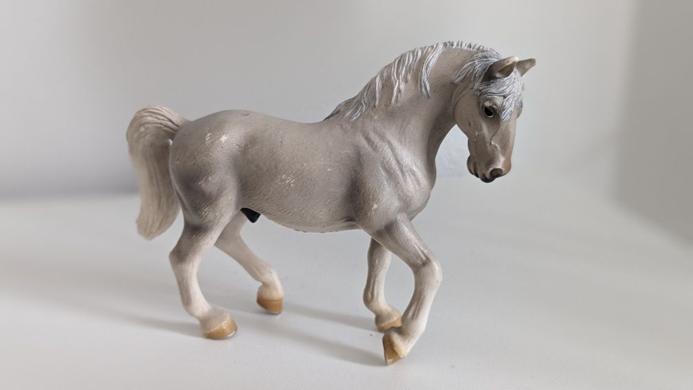 Vând figurine Schleich cai