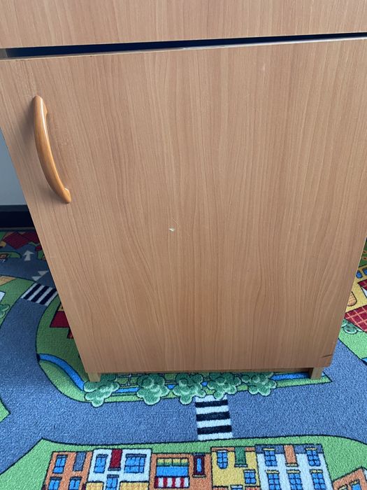 Vand birou in stare buna.