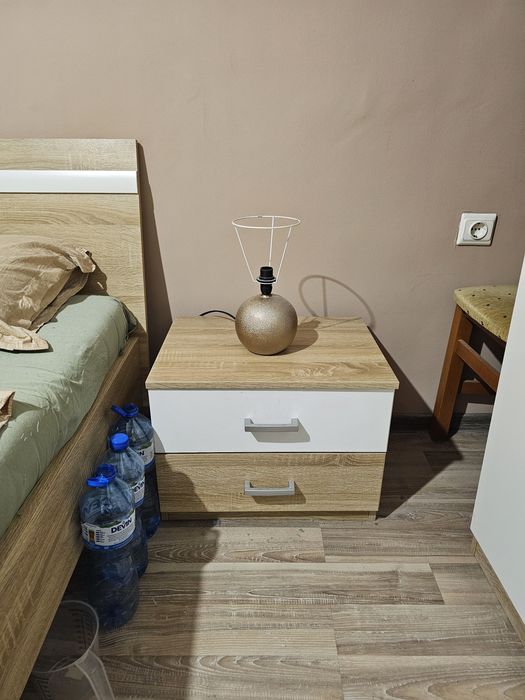 Спалня  200/200 с матрак , 5 кр гардероб ,скрин 140см , 2 шкафчета