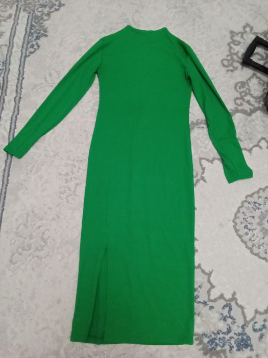 Платья с вырезом