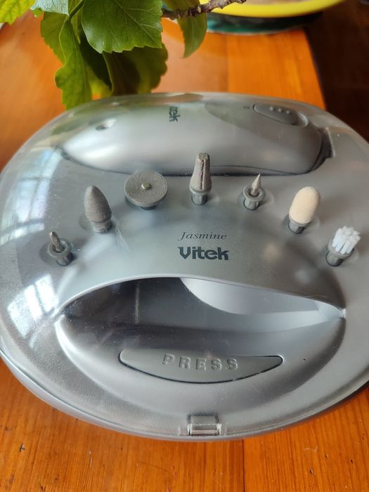 Караганда Продам маникюрный набор Vitek с подарком