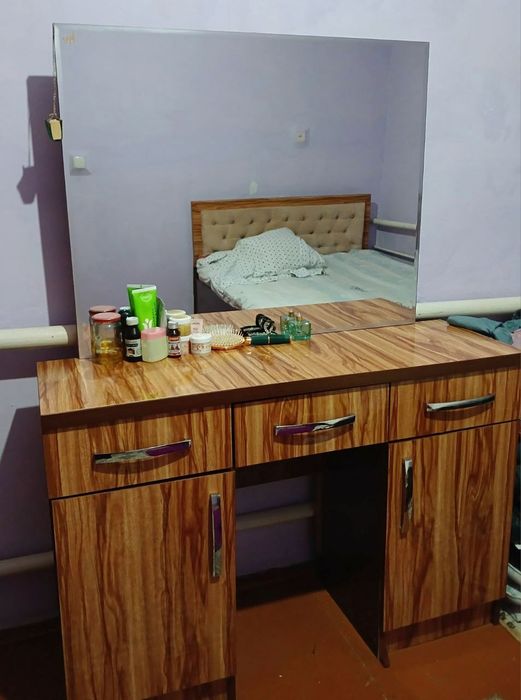 Mebellar,  belanchak, oyna, va boshqalar sotiladi