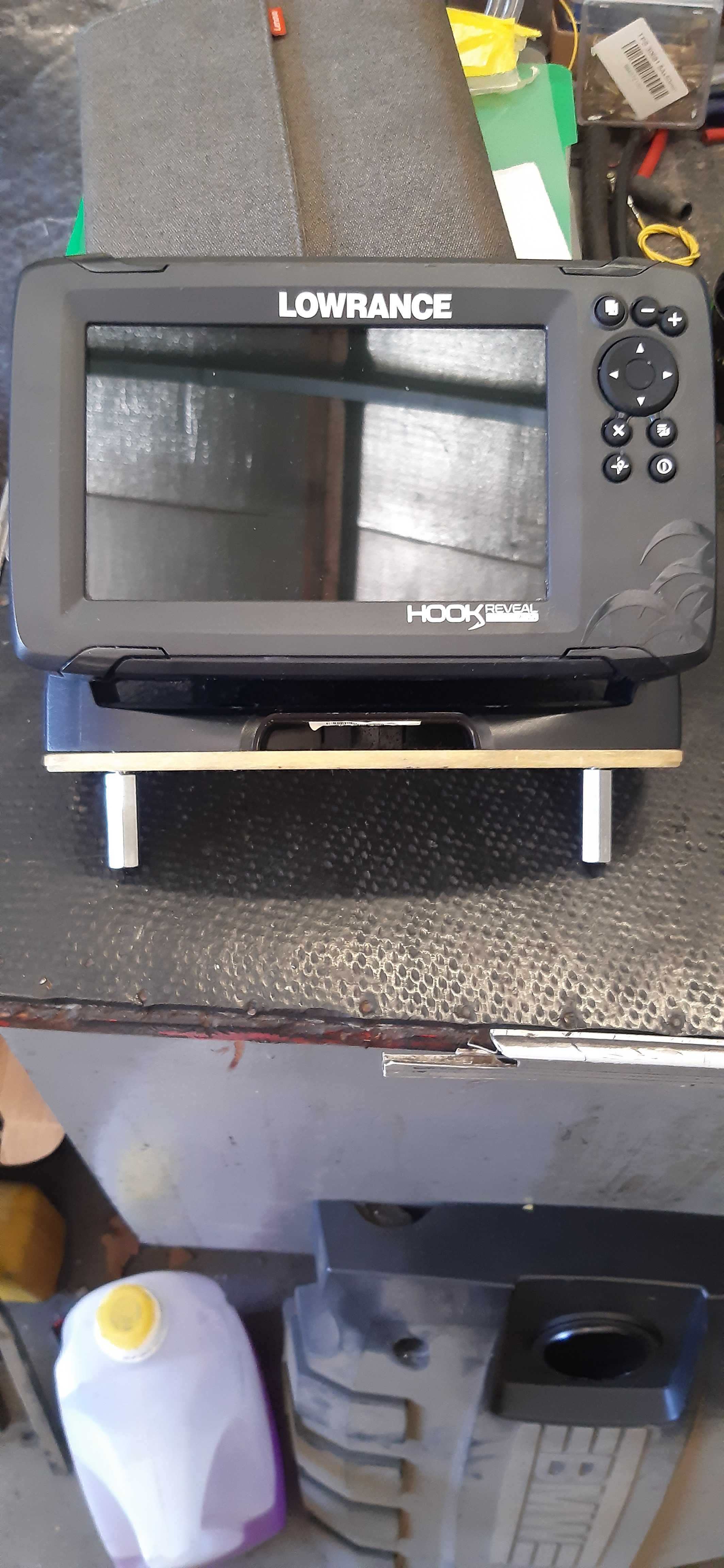 Лодка Колибри, двигател Yamaha 6hp, сонар Lowrance