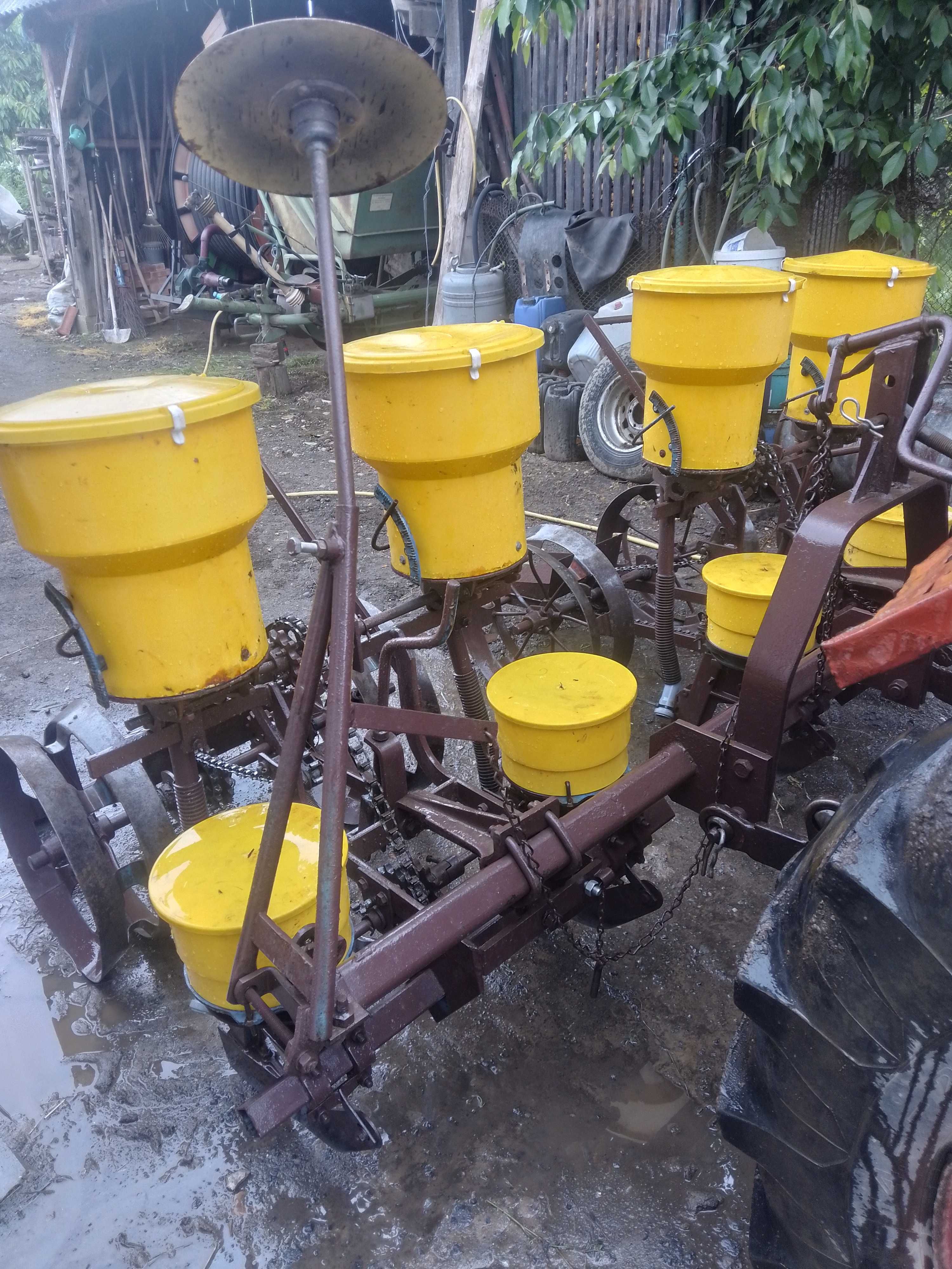 Semănătoare porumb olt 4 rînduri bob cu bob cu fetizare