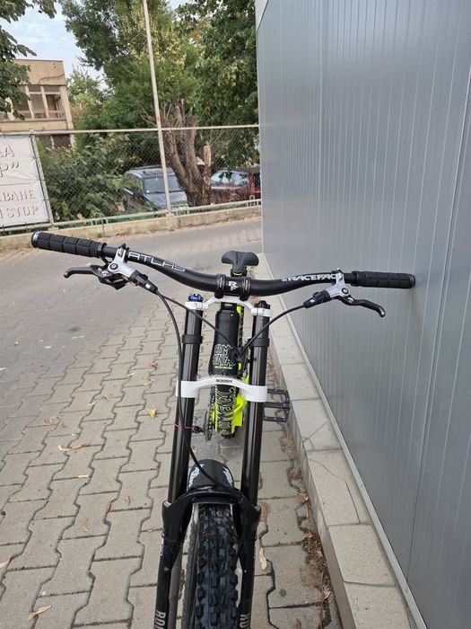 Продавам commencal v3 supreme dh