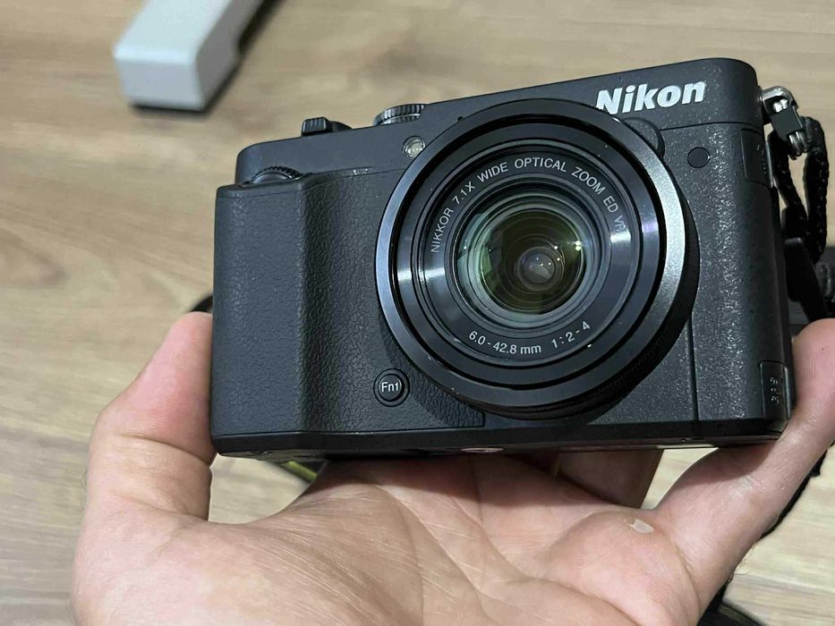 Aparat foto digital Nikon Coolpix P7700 cu incarcator si 2 acumulatori