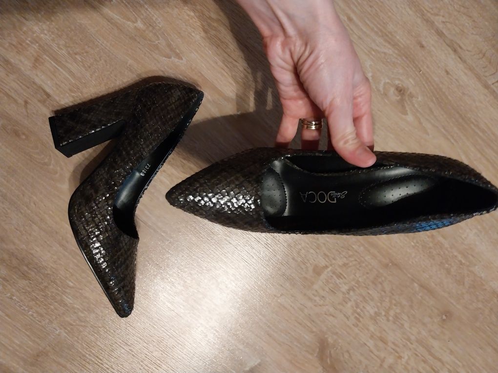 Pantofi deosebiți model piele de sarpe