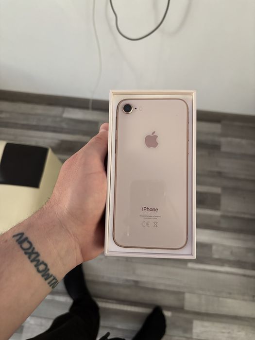 Vand iphone 8 rose impecabil ca nou