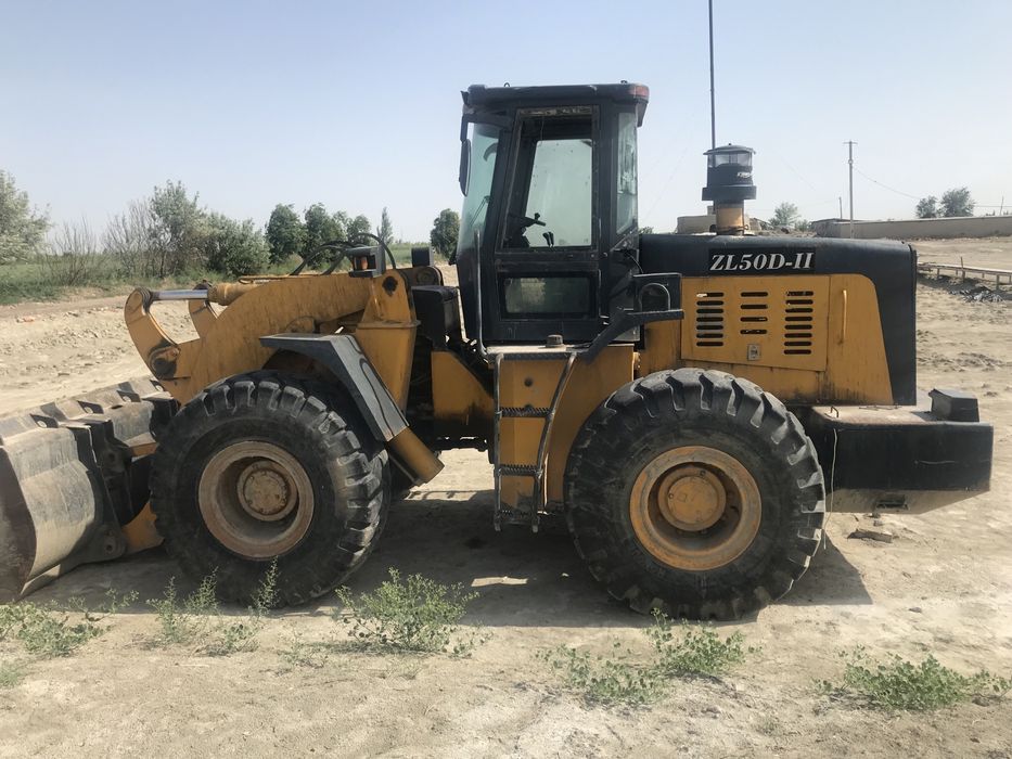 Погрузчик срочно сотилади