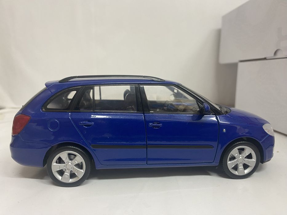 Welly SKODA FABIA Combi II an 2009 machetă auto scara 1:24 (18cm) RAR