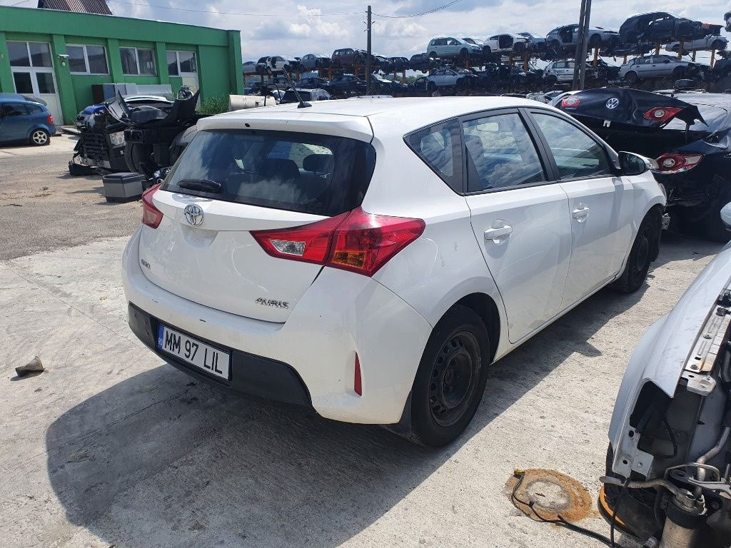 Dezmembrez Toyota Auris 2 motor 1.4d  90cp 1ND-TV dezmembrari cutie de viteze manuala 6+1