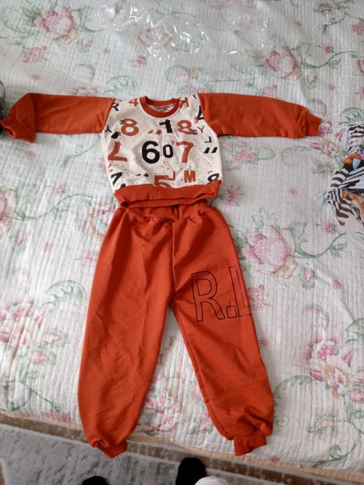 Продам дёшево детские вещи