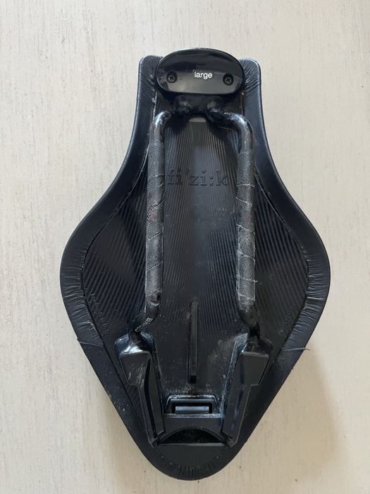 Șa transiro fizik cu șine din carbon. Foarte comodă pentru full