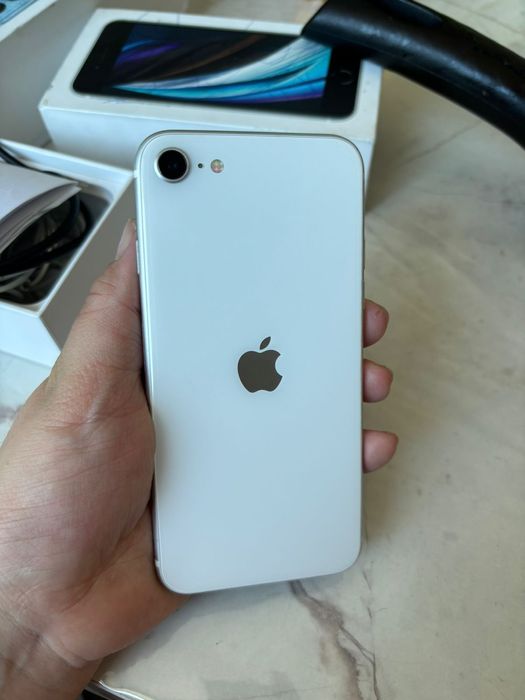 Айфон се iPhone se
