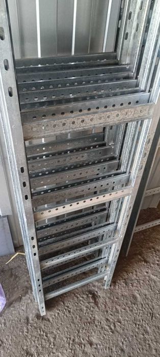 Кабельрост —  лестничного типа для прокладки кабелей и проводов.